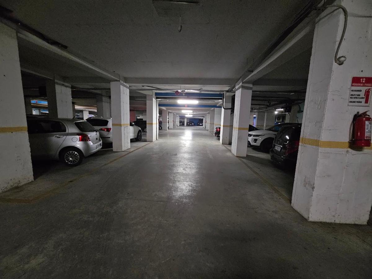 Pleasant Apartment With Free Dedicated Parking In Komuna E Parisit Tirana Exterior foto