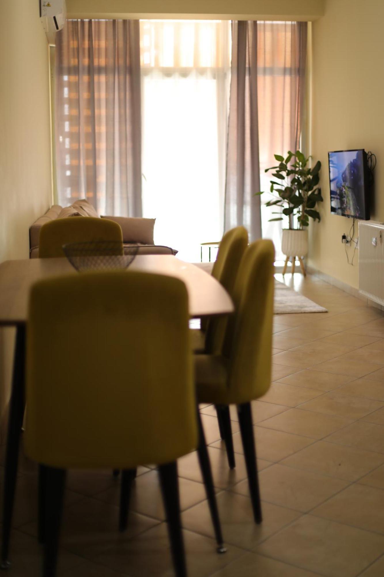 Pleasant Apartment With Free Dedicated Parking In Komuna E Parisit Tirana Exterior foto
