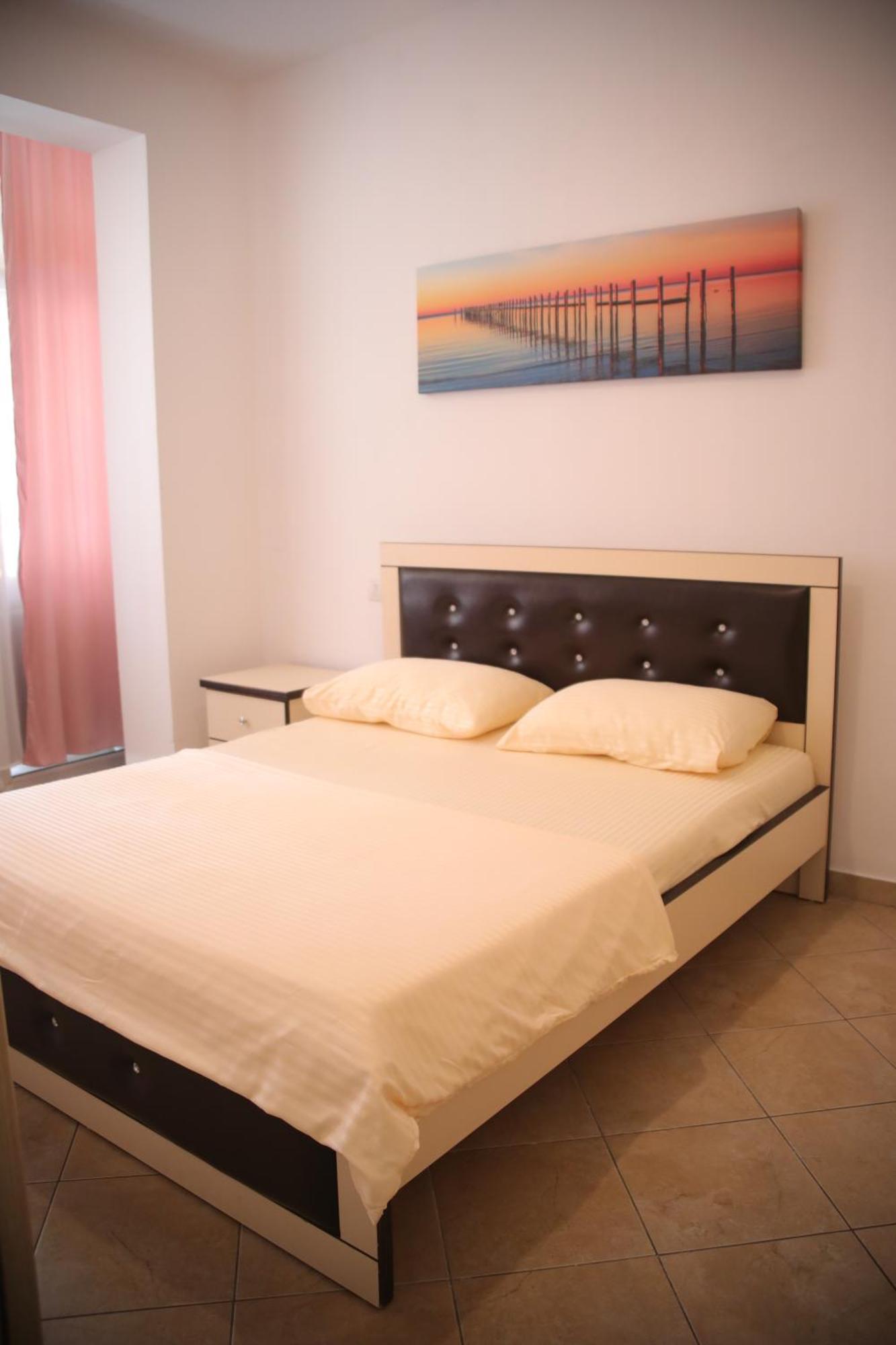 Pleasant Apartment With Free Dedicated Parking In Komuna E Parisit Tirana Exterior foto
